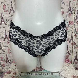 Victoria’s Secret Cheeky Panty Medium
